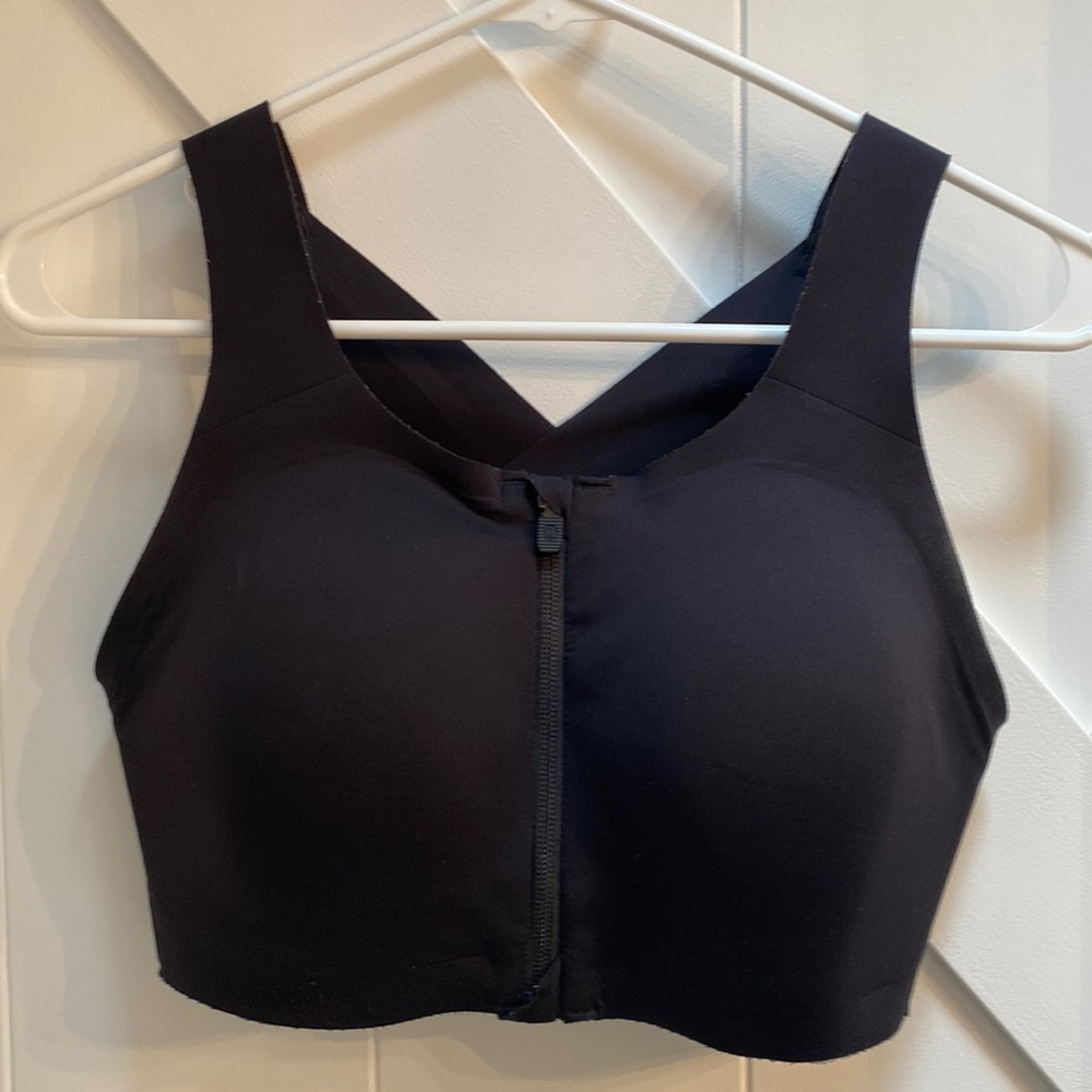 Lululemon Sports Bra. Size 34DD Black with Front Zip